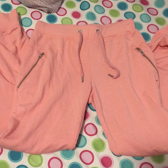 Cute pink outfit - Picture 3 of 3